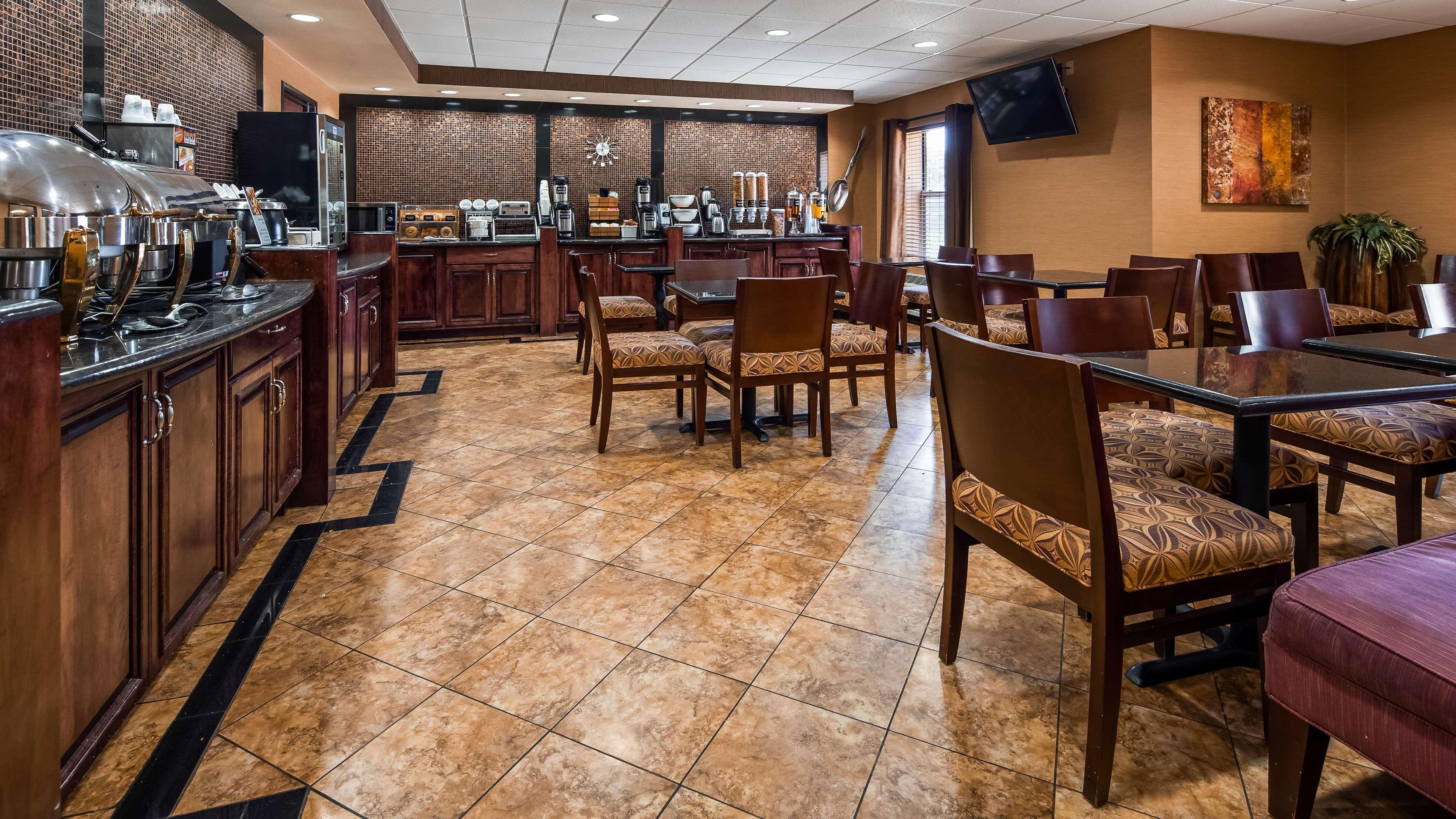 Best Western Plus Midwest Inn & Suites Salina Exterior foto