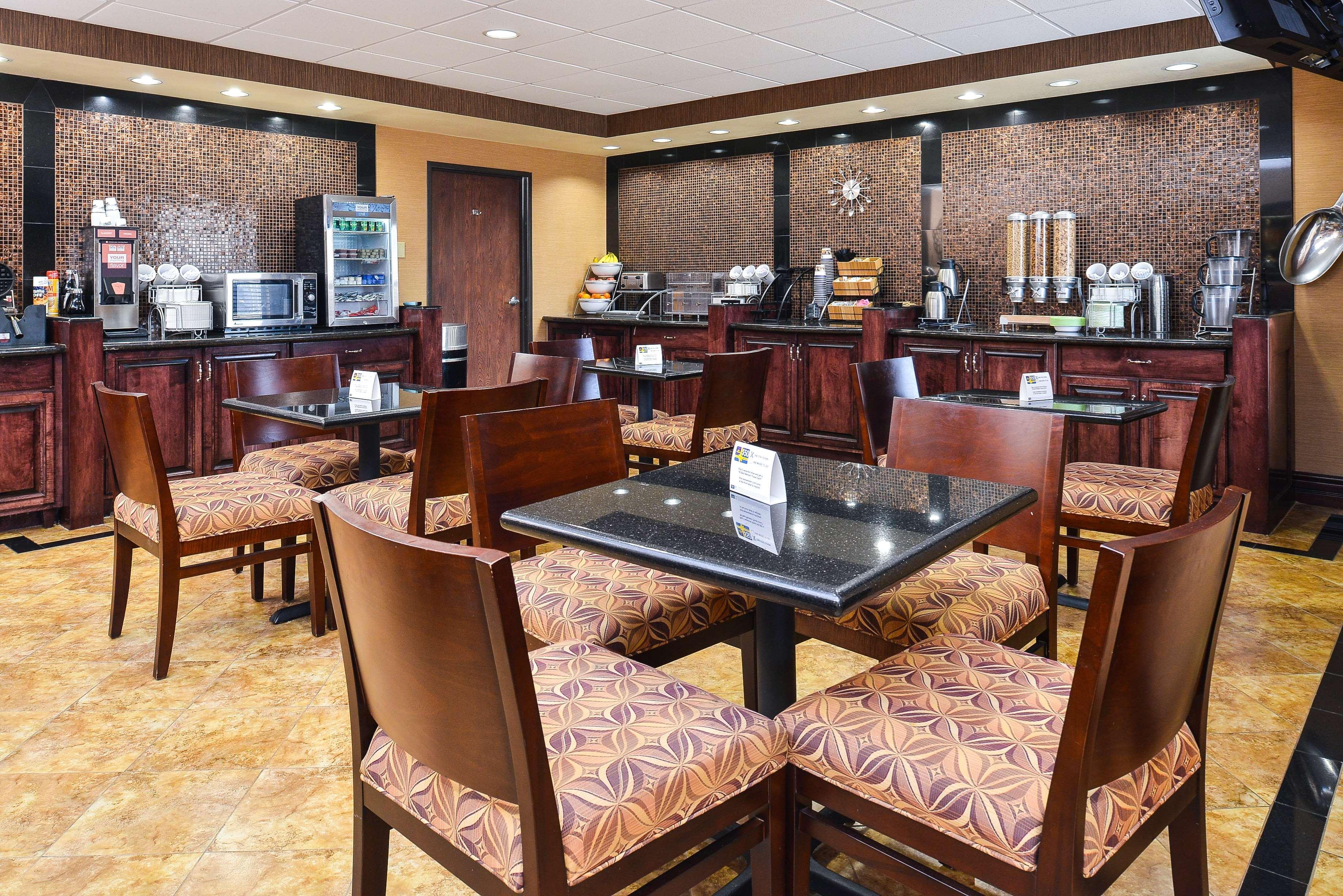 Best Western Plus Midwest Inn & Suites Salina Exterior foto