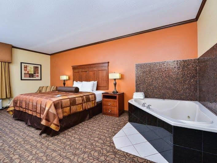 Best Western Plus Midwest Inn & Suites Salina Exterior foto